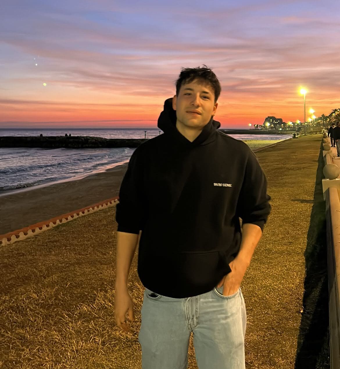 Photo of Javier Díaz in Sitges with a sunset below